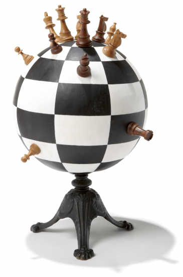 Image from a French auction house called Artprecium. Found on Pinterest. Jacques Carelman (1929 – 2012) Jeu d’échecs sphérique dit sphérimat